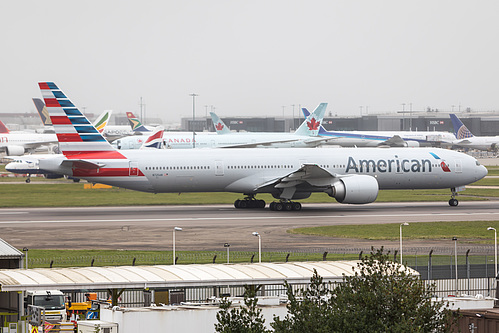 American Airlines Boeing 777-300ER N725AN at London Heathrow Airport (EGLL/LHR)