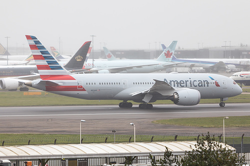 American Airlines Boeing 787-8 N819AN at London Heathrow Airport (EGLL/LHR) American Airlines Boeing 787-8 N819AN at London Heathrow Airport (EGLL/LHR)