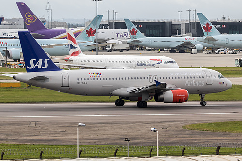 Scandinavian Airlines Airbus A320-200 OY-KAS at London Heathrow Airport (EGLL/LHR) Scandinavian Airlines Airbus A320-200 OY-KAS at London Heathrow Airport (EGLL/LHR)