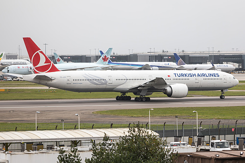 Turkish Airlines Boeing 777-300ER TC-JJG at London Heathrow Airport (EGLL/LHR)