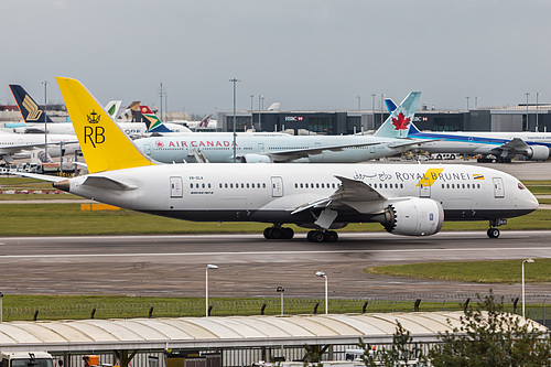 Royal Brunei Airlines Boeing 787-8 V8-DLA at London Heathrow Airport (EGLL/LHR) Royal Brunei Airlines Boeing 787-8 V8-DLA at London Heathrow Airport (EGLL/LHR)