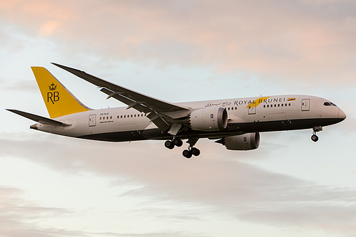 Royal Brunei Airlines Boeing 787-8 V8-DLB at London Heathrow Airport (EGLL/LHR)