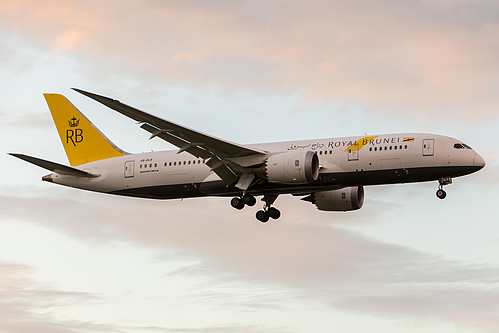 Royal Brunei Airlines Boeing 787-8 V8-DLB at London Heathrow Airport (EGLL/LHR) Royal Brunei Airlines Boeing 787-8 V8-DLB at London Heathrow Airport (EGLL/LHR)