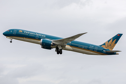 Vietnam Airlines Boeing 787-9 VN-A871 at London Heathrow Airport (EGLL/LHR)