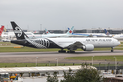 Air New Zealand Boeing 777-300ER ZK-OKN at London Heathrow Airport (EGLL/LHR)