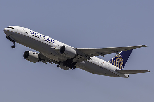 United Airlines Boeing 777-200ER N210UA at San Francisco International Airport (KSFO/SFO)