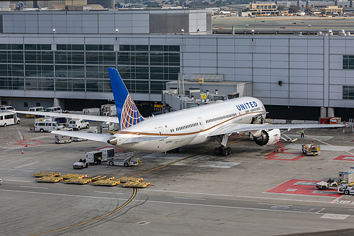 United Airlines Boeing 787-9 N27964 at San Francisco International Airport (KSFO/SFO)