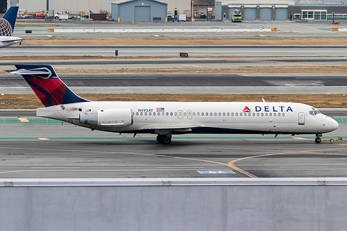 Delta Air Lines Boeing 717-200 N995AT at San Francisco International Airport (KSFO/SFO) Delta Air Lines Boeing 717-200 N995AT at San Francisco International Airport (KSFO/SFO)