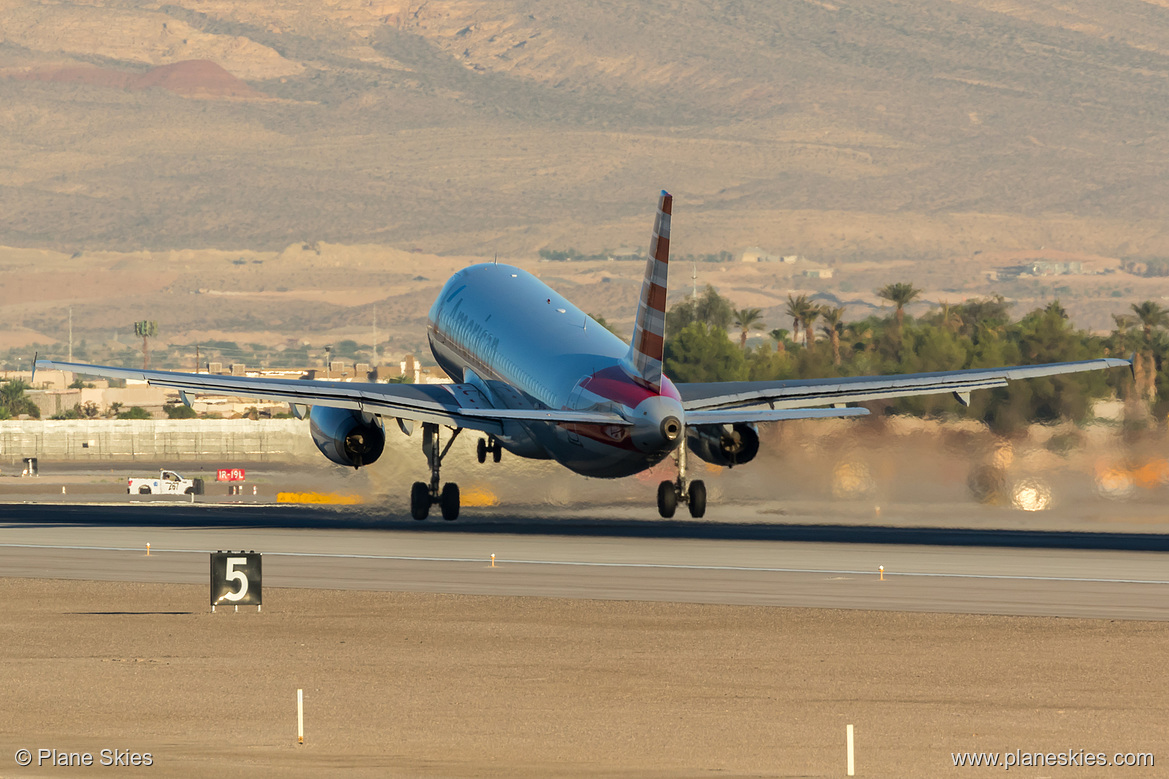 American Airlines Airbus A320-200 N664AW at McCarran International Airport (KLAS/LAS) American Airlines Airbus A320-200 N664AW at McCarran International Airport (KLAS/LAS)