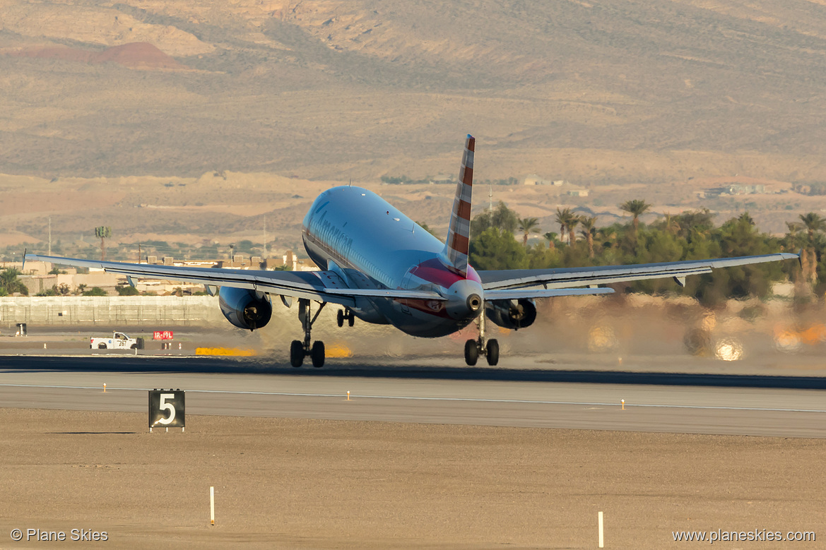 American Airlines Airbus A320-200 N664AW at McCarran International Airport (KLAS/LAS)