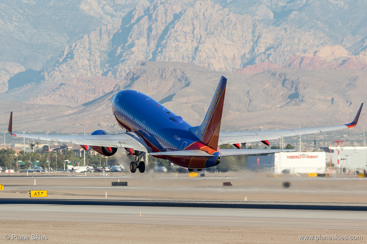 Southwest Airlines Boeing 737-700 N762SW at McCarran International Airport (KLAS/LAS)