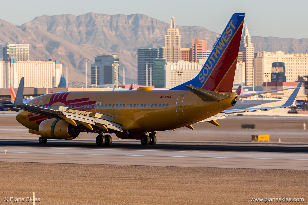 Southwest Airlines Boeing 737-700 N781WN at McCarran International Airport (KLAS/LAS)