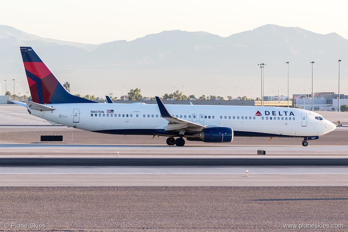 Delta Air Lines Boeing 737-900ER N807DN at McCarran International Airport (KLAS/LAS) Delta Air Lines Boeing 737-900ER N807DN at McCarran International Airport (KLAS/LAS)