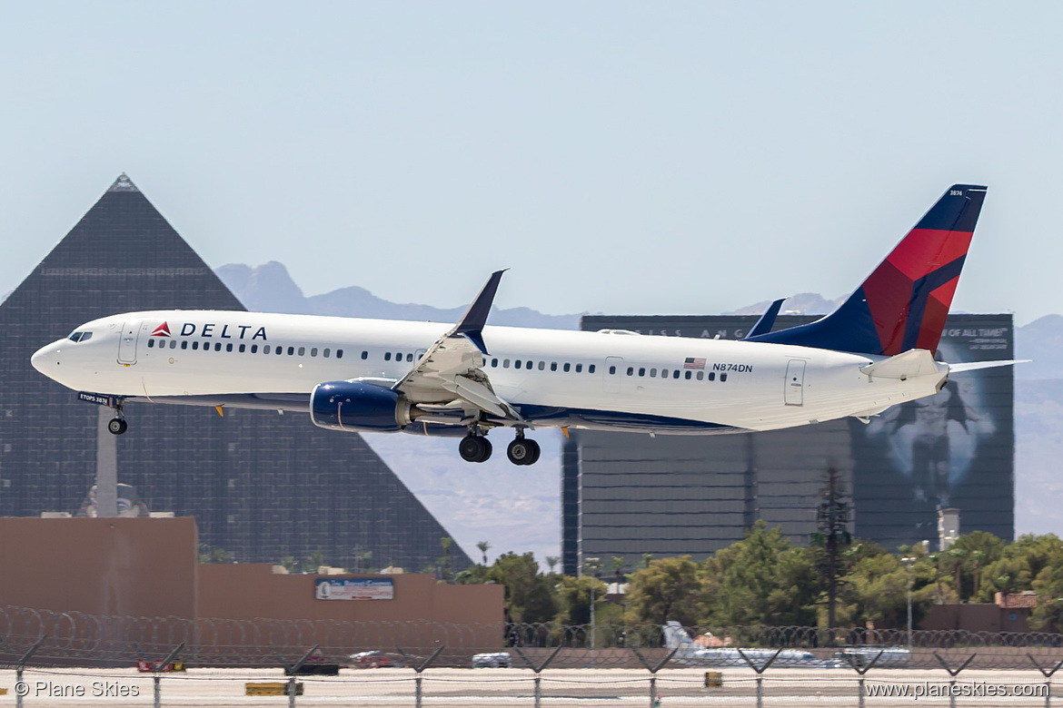 Delta Air Lines Boeing 737-900ER N874DN at McCarran International Airport (KLAS/LAS)