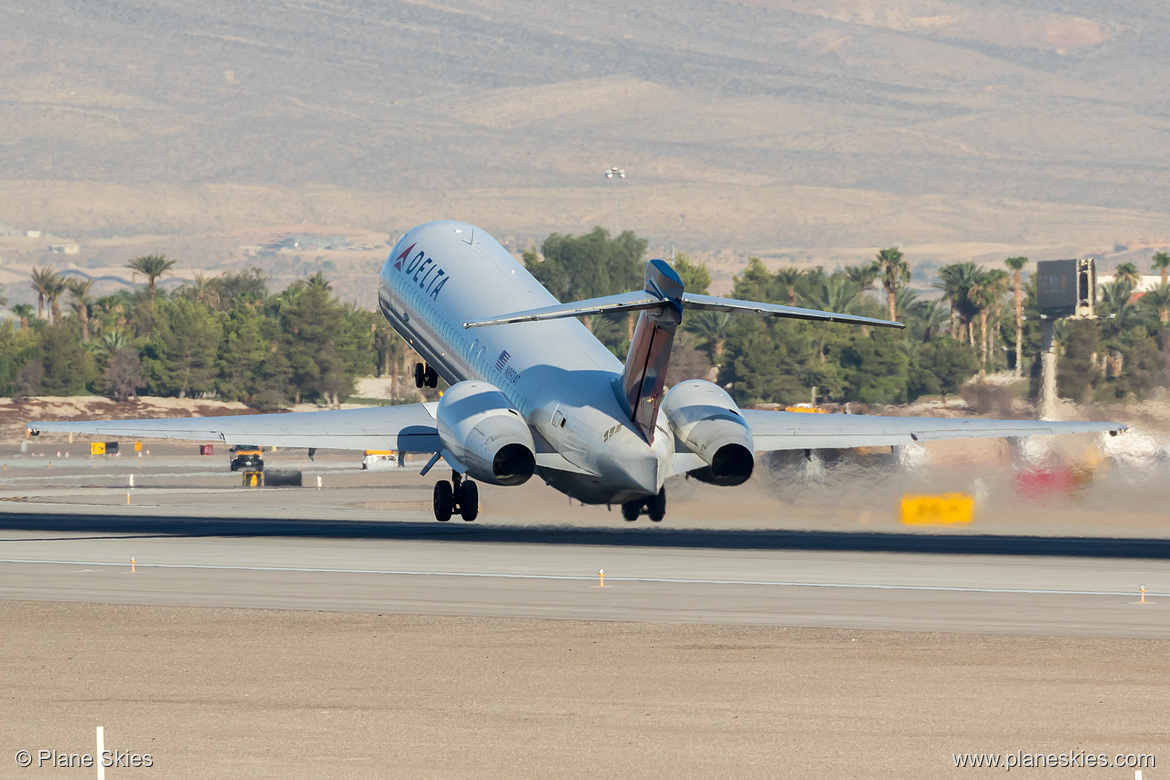 Delta Air Lines Boeing 717-200 N892AT at McCarran International Airport (KLAS/LAS)