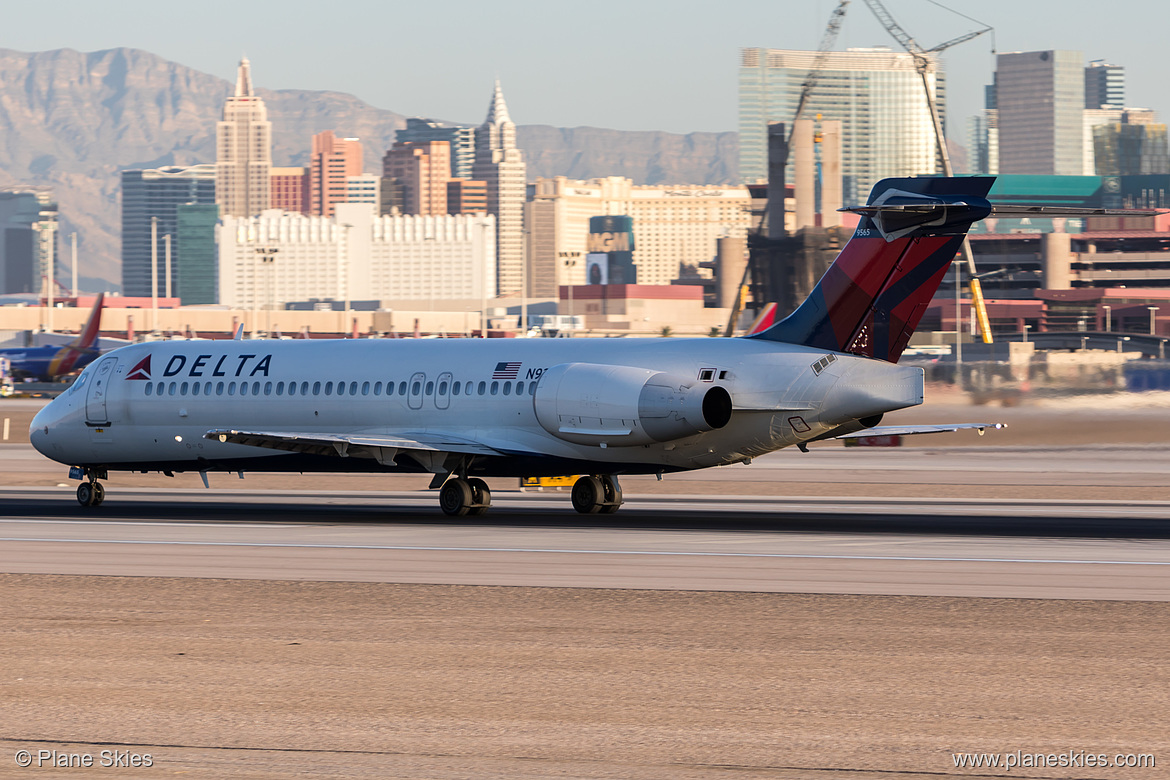 Delta Air Lines Boeing 717-200 N934AT at McCarran International Airport (KLAS/LAS) Delta Air Lines Boeing 717-200 N934AT at McCarran International Airport (KLAS/LAS)