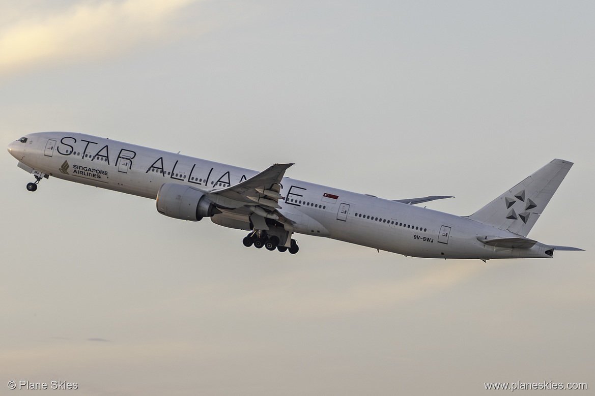 Singapore Airlines Boeing 777-300ER 9V-SWJ at Los Angeles International Airport (KLAX/LAX)