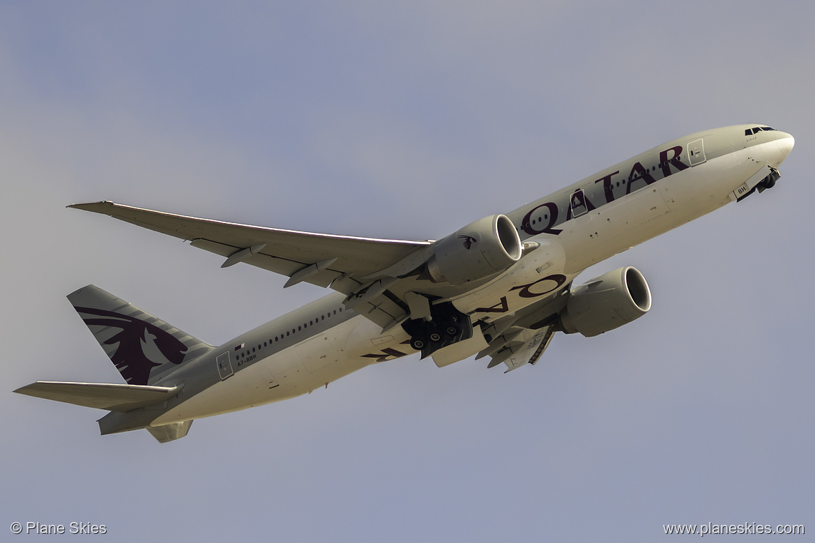 Qatar Airways Boeing 777-200LR A7-BBH at Los Angeles International Airport (KLAX/LAX) Qatar Airways Boeing 777-200LR A7-BBH at Los Angeles International Airport (KLAX/LAX)