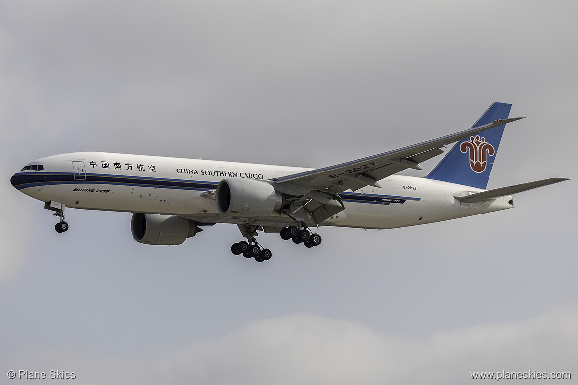 China Southern Airlines Boeing 777F B-2027 at Los Angeles International Airport (KLAX/LAX) China Southern Airlines Boeing 777F B-2027 at Los Angeles International Airport (KLAX/LAX)