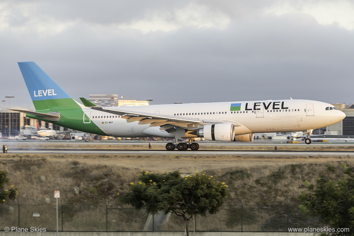 Level Airbus A330-200 EC-MOY at Los Angeles International Airport (KLAX/LAX)