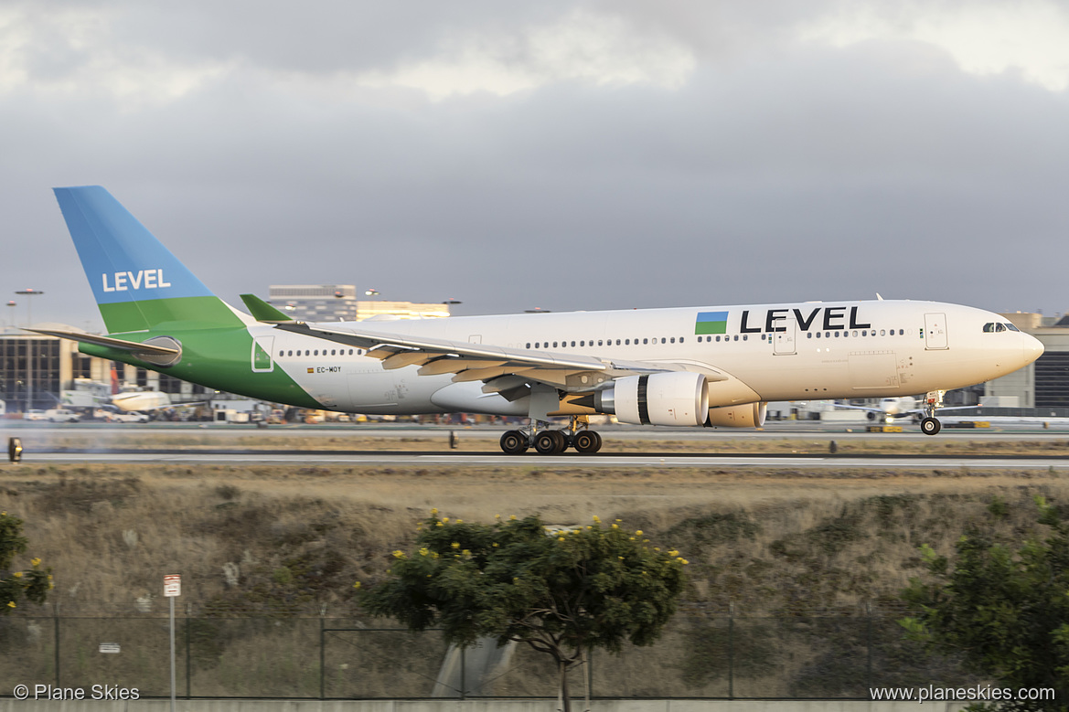 Level Airbus A330-200 EC-MOY at Los Angeles International Airport (KLAX/LAX) Level Airbus A330-200 EC-MOY at Los Angeles International Airport (KLAX/LAX)