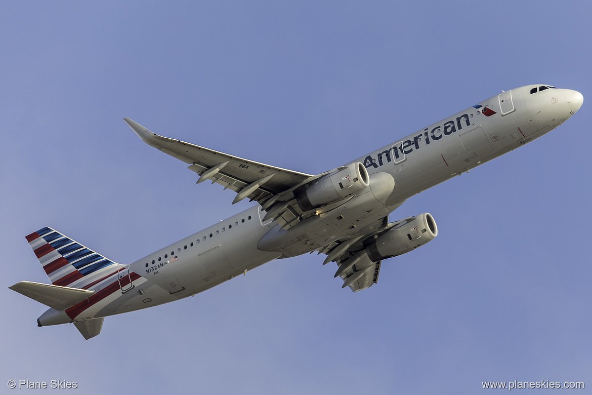American Airlines Airbus A321-200 N132AN at Los Angeles International Airport (KLAX/LAX) American Airlines Airbus A321-200 N132AN at Los Angeles International Airport (KLAX/LAX)