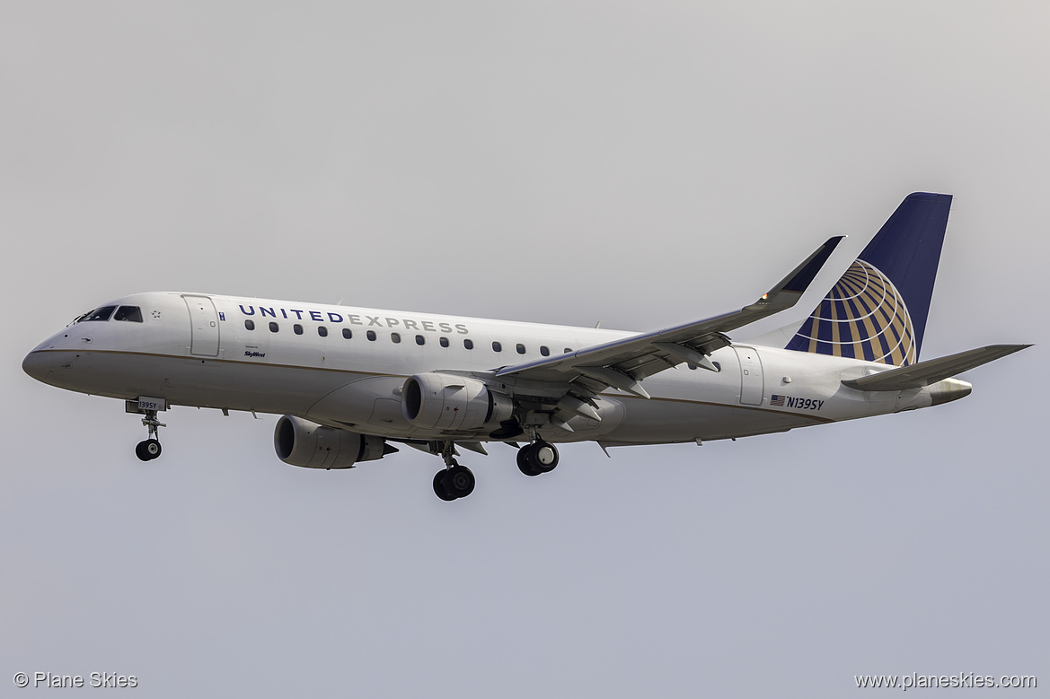 SkyWest Airlines Embraer ERJ-175 N139SY at Los Angeles International Airport (KLAX/LAX)