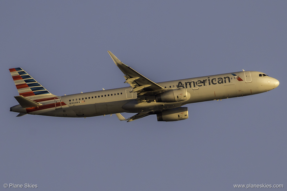 American Airlines Airbus A321-200 N140AN at Los Angeles International Airport (KLAX/LAX)