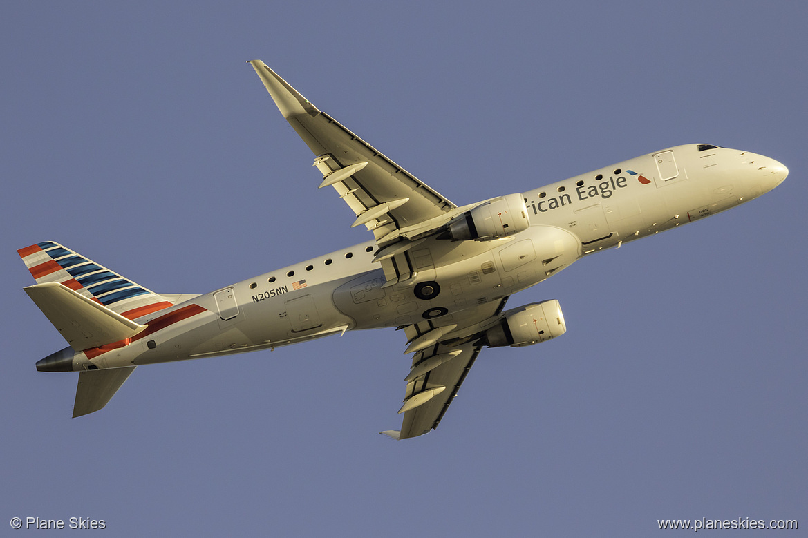 Compass Airlines Embraer ERJ-175 N205NN at Los Angeles International Airport (KLAX/LAX)