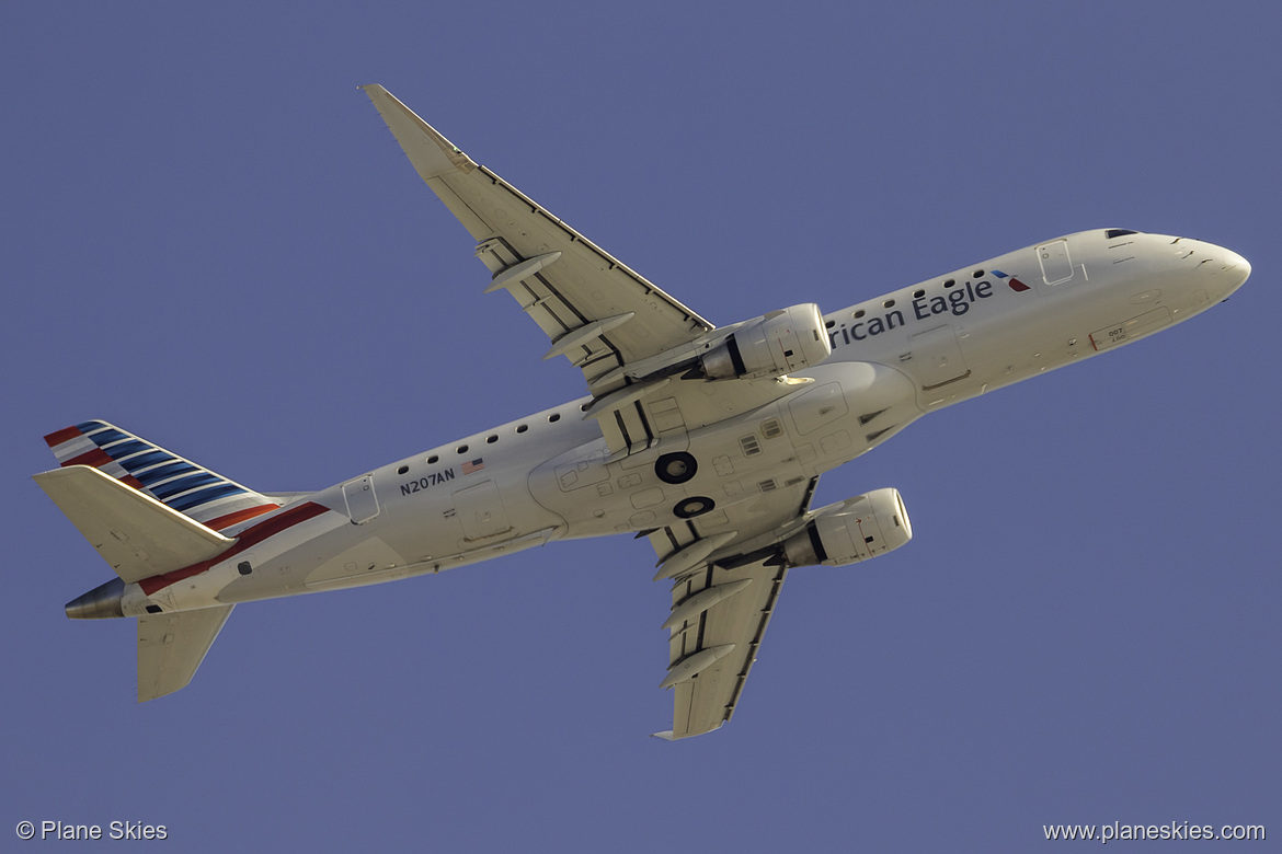 Compass Airlines Embraer ERJ-175 N207AN at Los Angeles International Airport (KLAX/LAX)