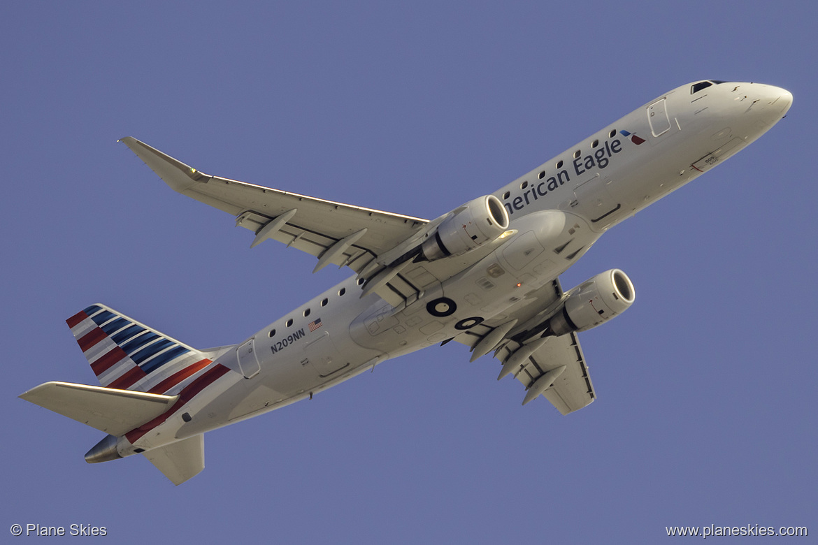 Compass Airlines Embraer ERJ-175 N209NN at Los Angeles International Airport (KLAX/LAX)