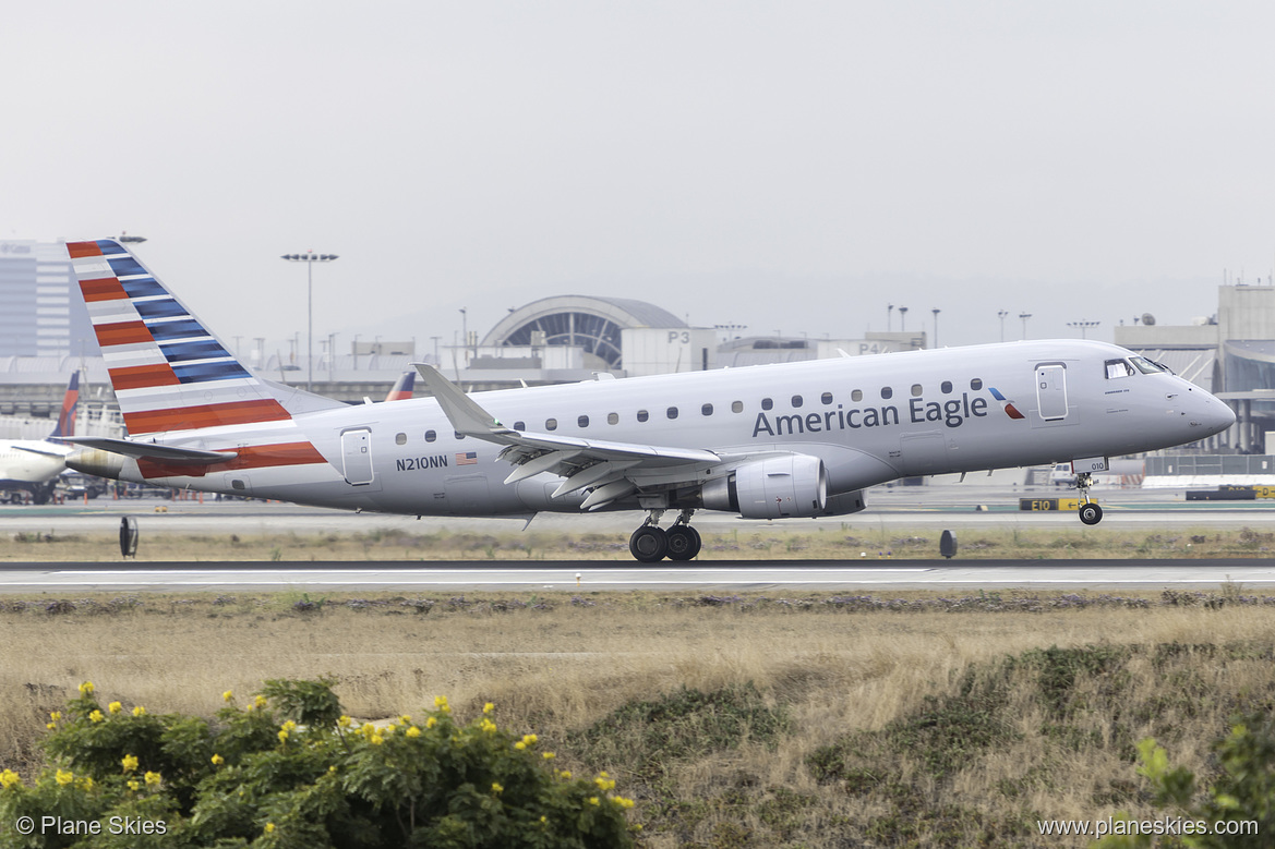 Compass Airlines Embraer ERJ-175 N210NN at Los Angeles International Airport (KLAX/LAX)