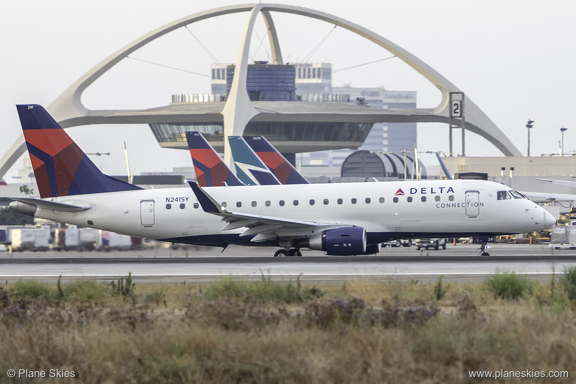 SkyWest Airlines Embraer ERJ-175 N241SY at Los Angeles International Airport (KLAX/LAX)