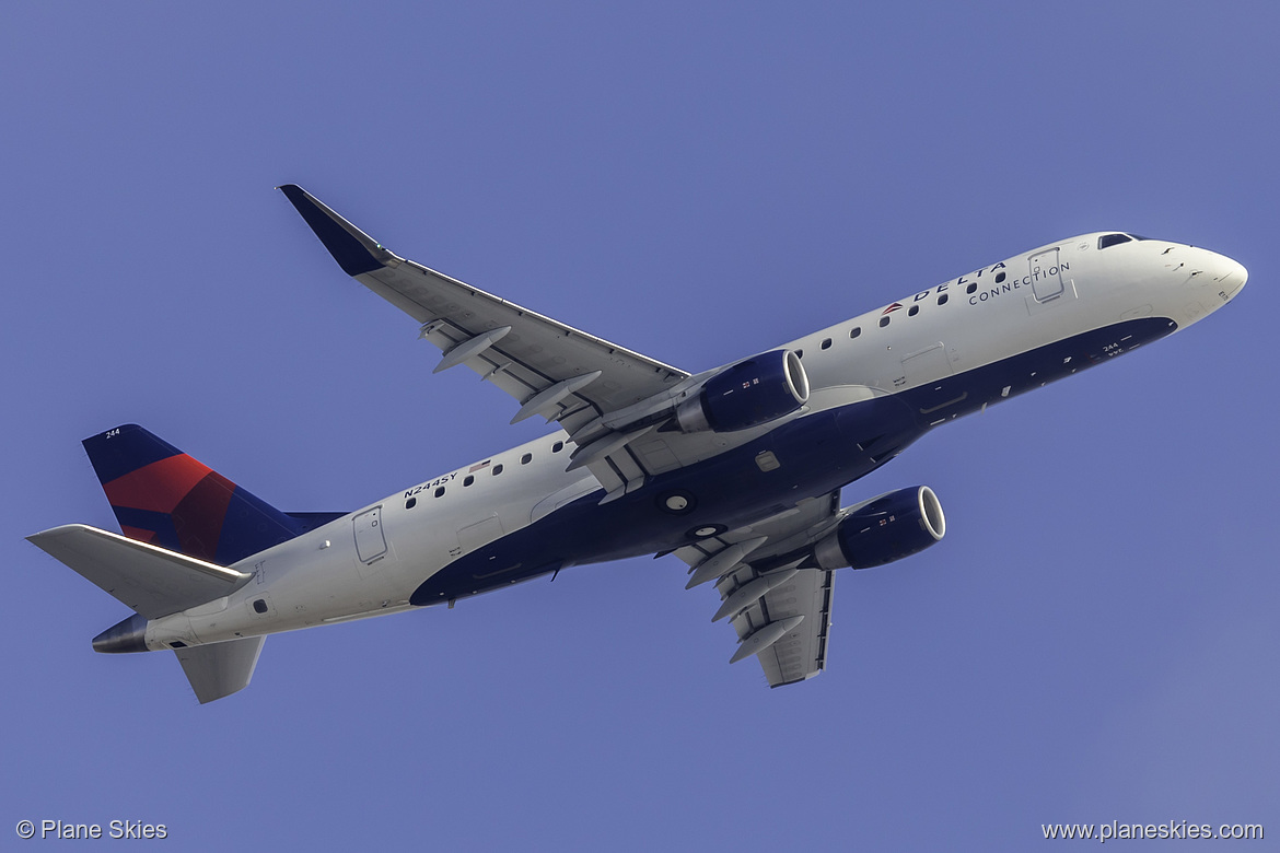 SkyWest Airlines Embraer ERJ-175 N244SY at Los Angeles International Airport (KLAX/LAX)