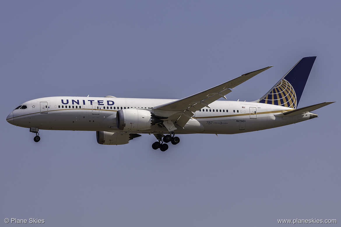 United Airlines Boeing 787-8 N27901 at Los Angeles International Airport (KLAX/LAX) United Airlines Boeing 787-8 N27901 at Los Angeles International Airport (KLAX/LAX)