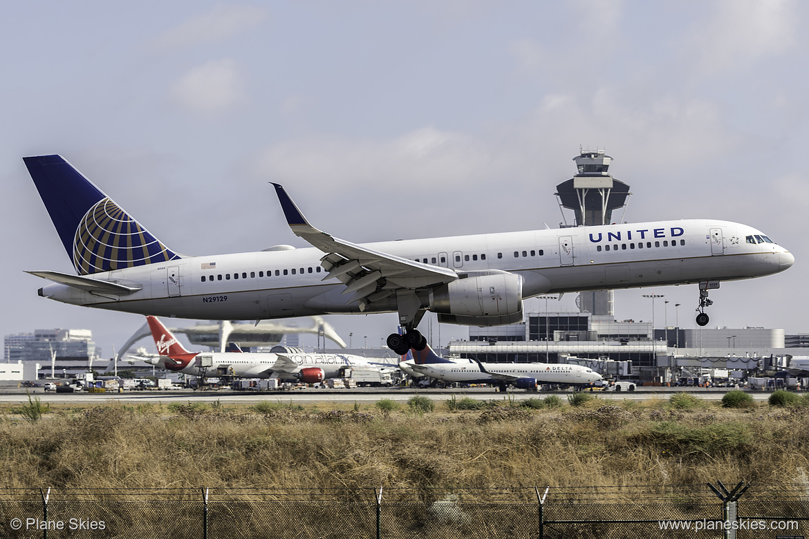 United Airlines Boeing 757-200 N29129 at Los Angeles International Airport (KLAX/LAX)