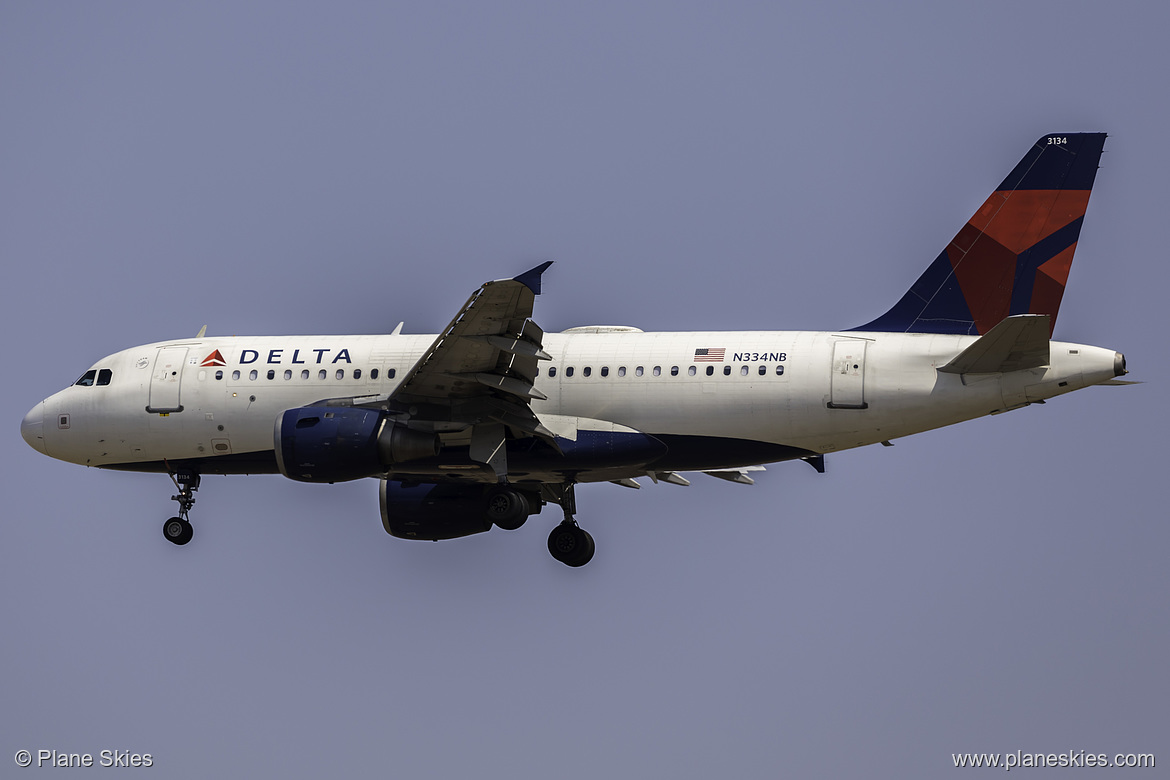 Delta Air Lines Airbus A319-100 N334NB at Los Angeles International Airport (KLAX/LAX)