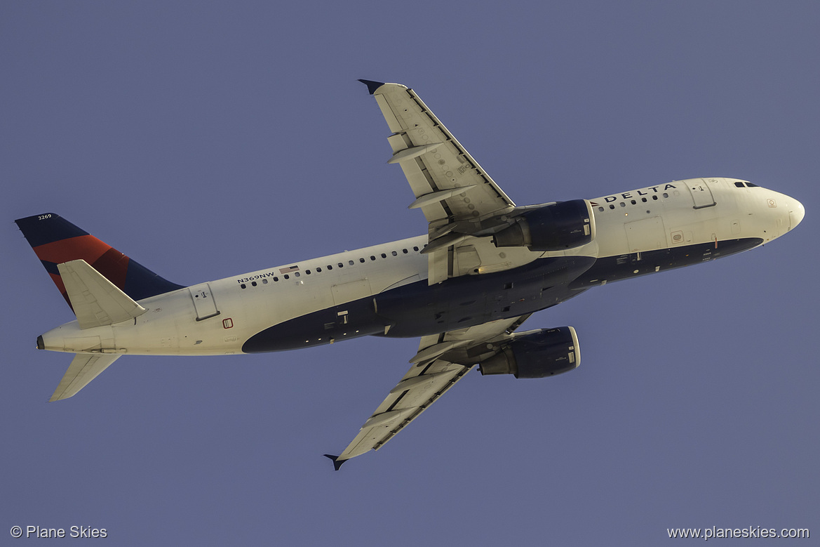 Delta Air Lines Airbus A320-200 N369NW at Los Angeles International Airport (KLAX/LAX)