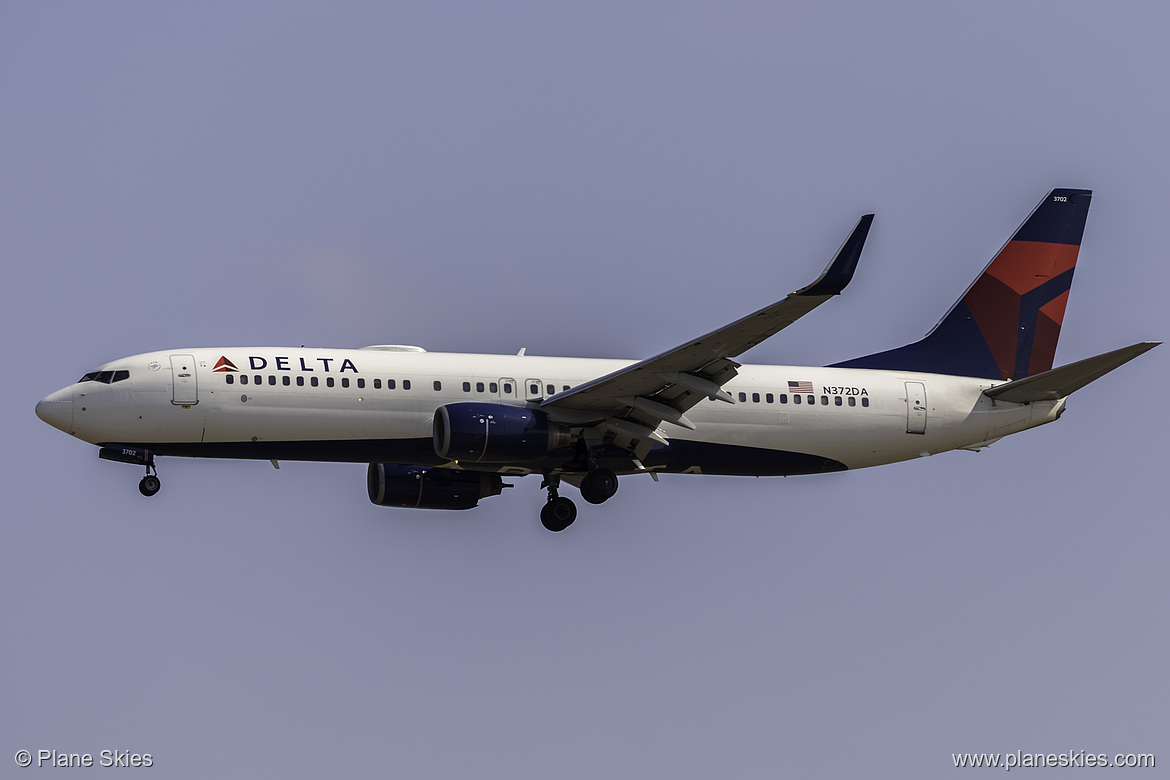 Delta Air Lines Boeing 737-800 N372DA at Los Angeles International Airport (KLAX/LAX)