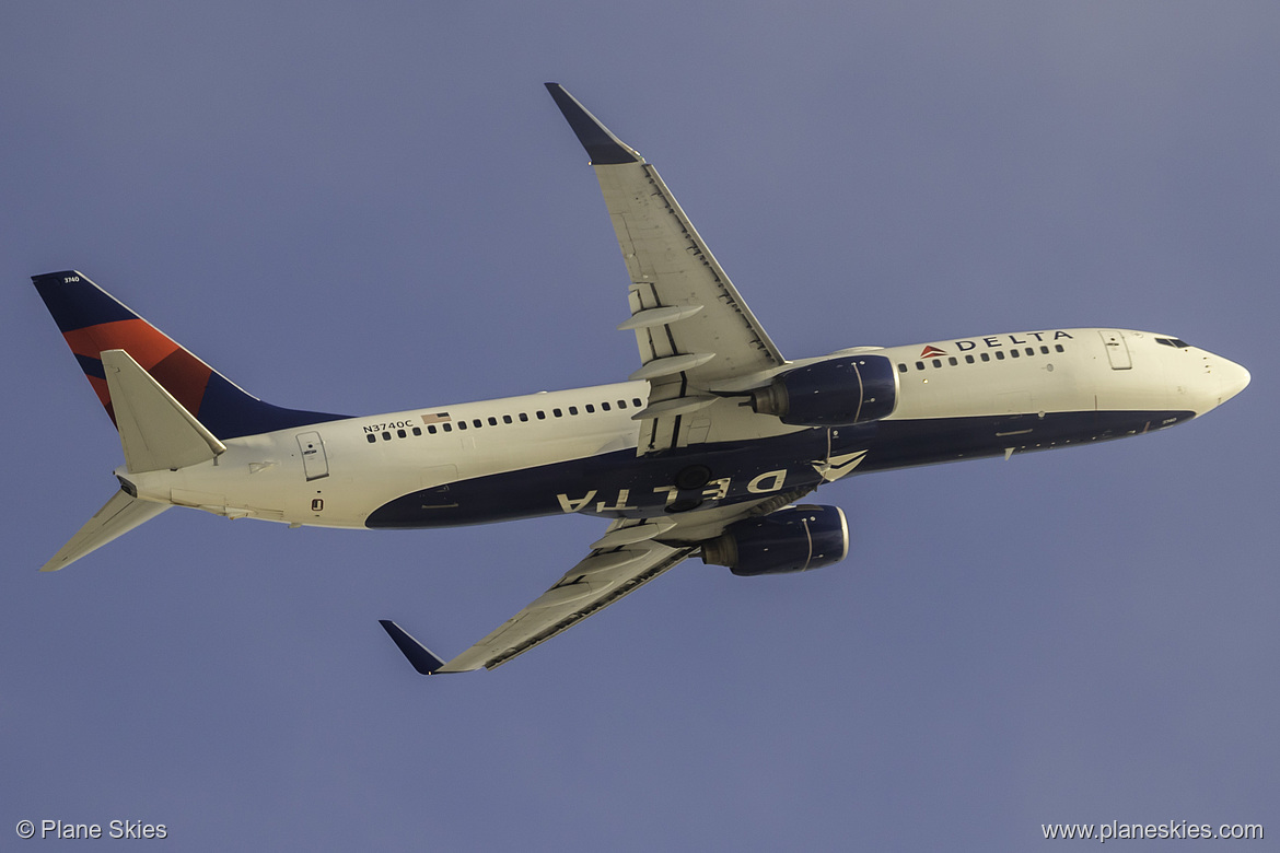 Delta Air Lines Boeing 737-800 N3740C at Los Angeles International Airport (KLAX/LAX) Delta Air Lines Boeing 737-800 N3740C at Los Angeles International Airport (KLAX/LAX)