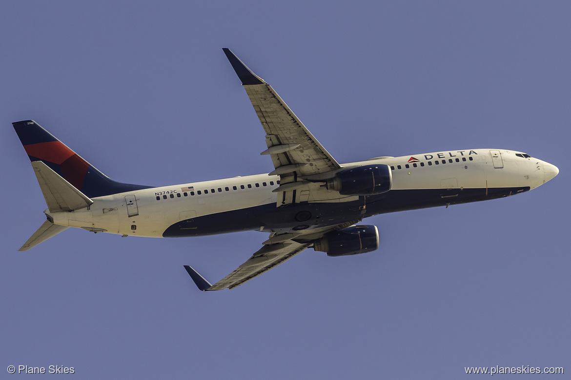 Delta Air Lines Boeing 737-800 N3742C at Los Angeles International Airport (KLAX/LAX) Delta Air Lines Boeing 737-800 N3742C at Los Angeles International Airport (KLAX/LAX)