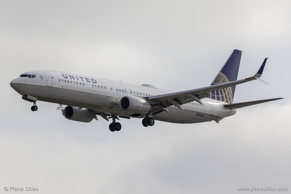 United Airlines Boeing 737-900ER N37468 at Los Angeles International Airport (KLAX/LAX)