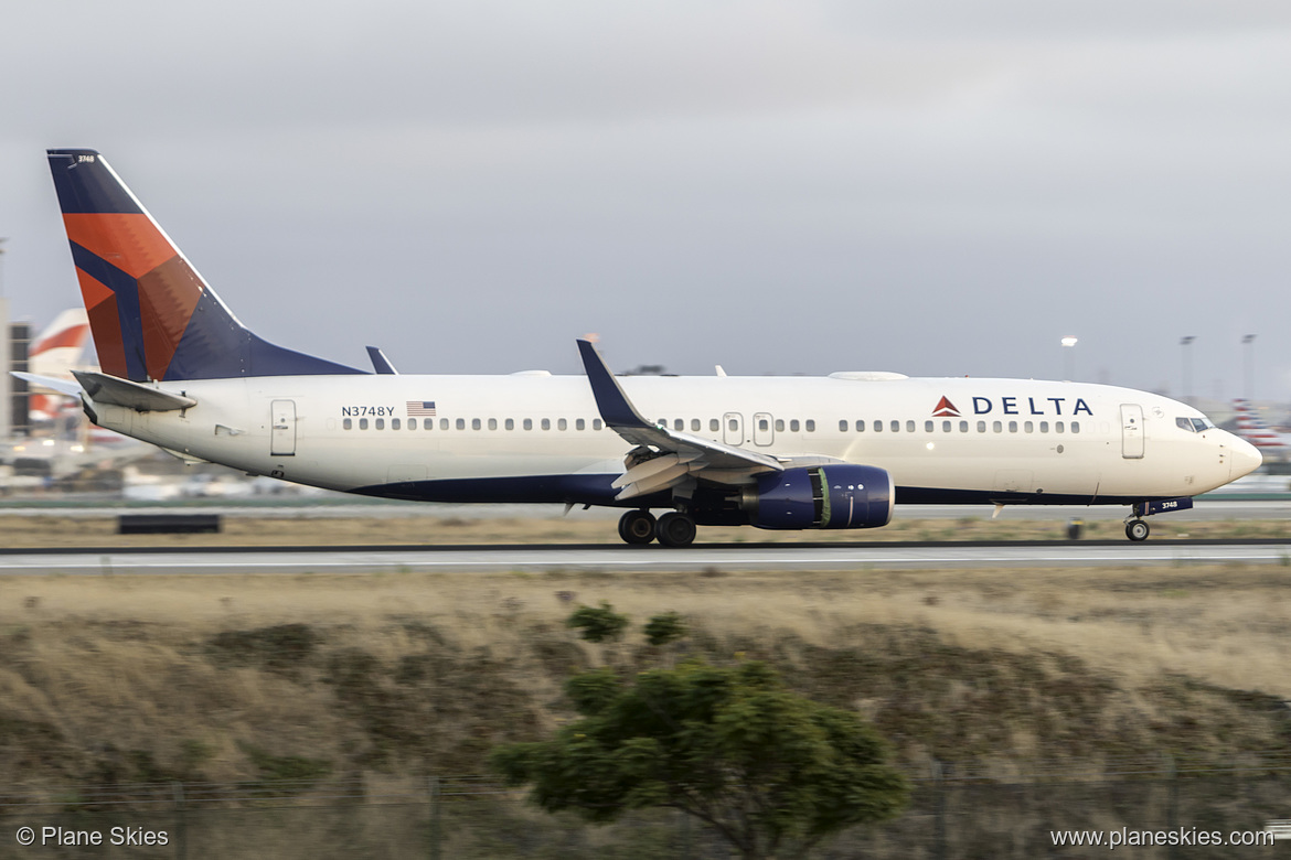 Delta Air Lines Boeing 737-800 N3748Y at Los Angeles International Airport (KLAX/LAX)