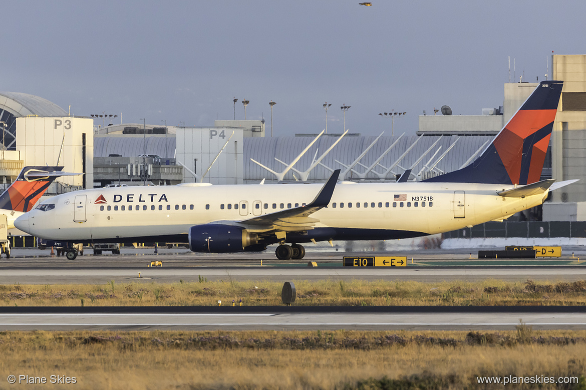 Delta Air Lines Boeing 737-800 N3751B at Los Angeles International Airport (KLAX/LAX) Delta Air Lines Boeing 737-800 N3751B at Los Angeles International Airport (KLAX/LAX)