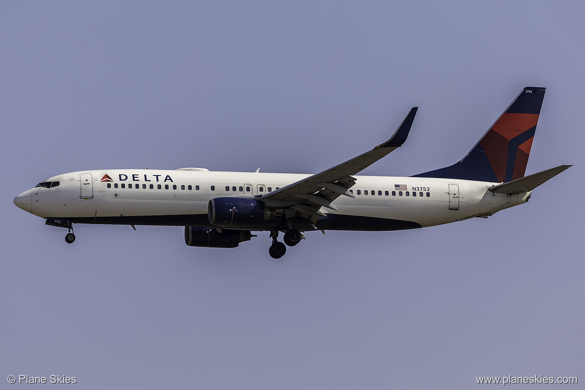 Delta Air Lines Boeing 737-800 N3752 at Los Angeles International Airport (KLAX/LAX) Delta Air Lines Boeing 737-800 N3752 at Los Angeles International Airport (KLAX/LAX)
