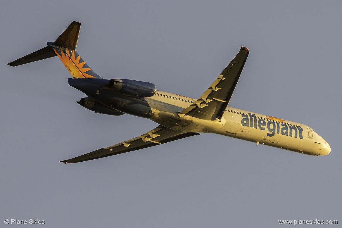 Allegiant Air McDonnell Douglas MD-83 N425NV at Los Angeles International Airport (KLAX/LAX)