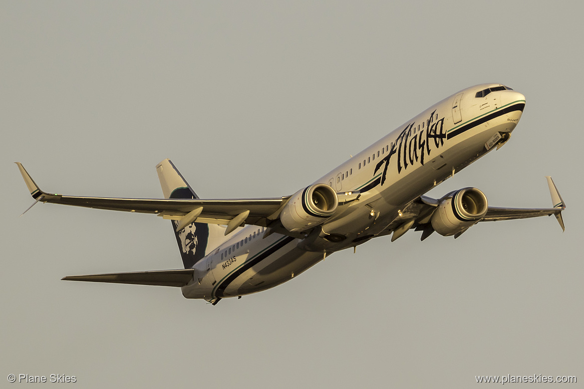 Alaska Airlines Boeing 737-900ER N433AS at Los Angeles International Airport (KLAX/LAX)