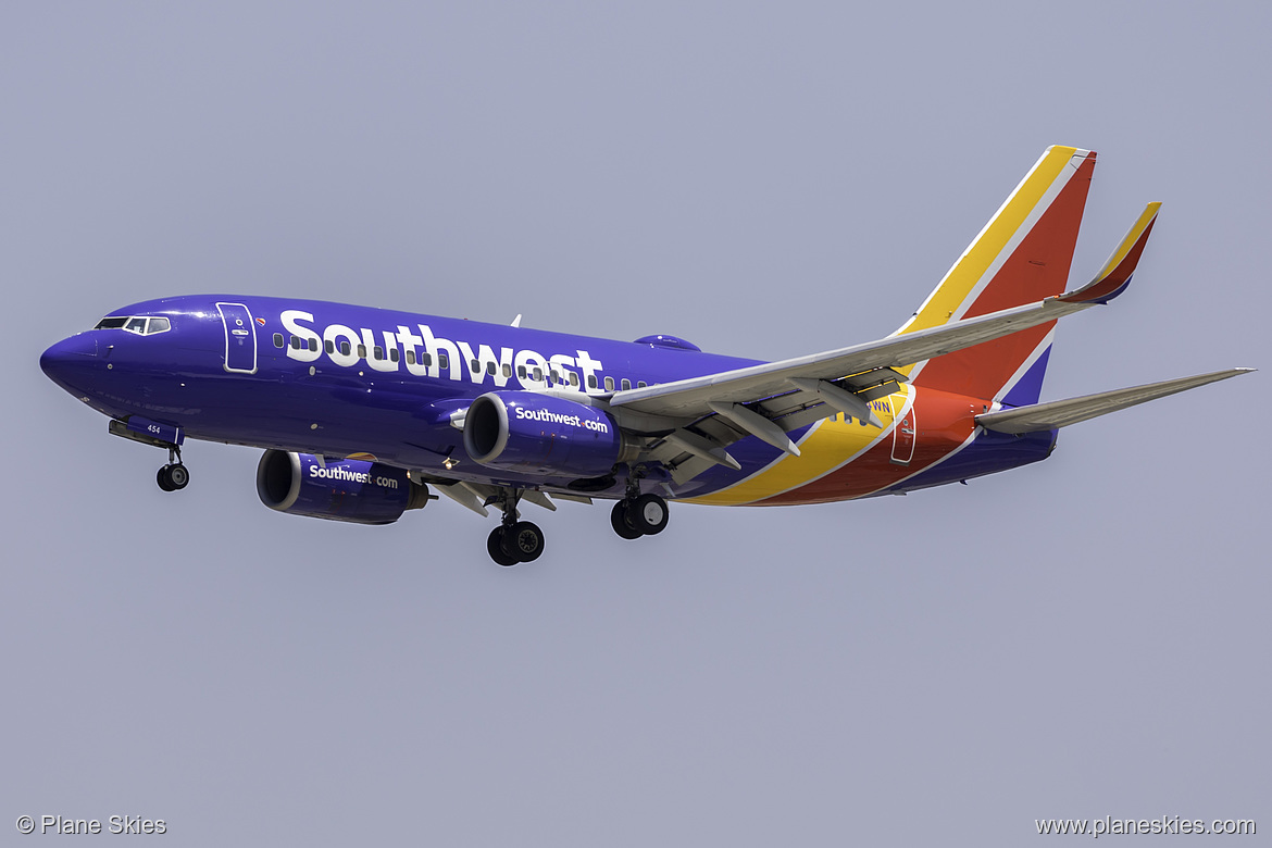 Southwest Airlines Boeing 737-700 N454WN at Los Angeles International Airport (KLAX/LAX)