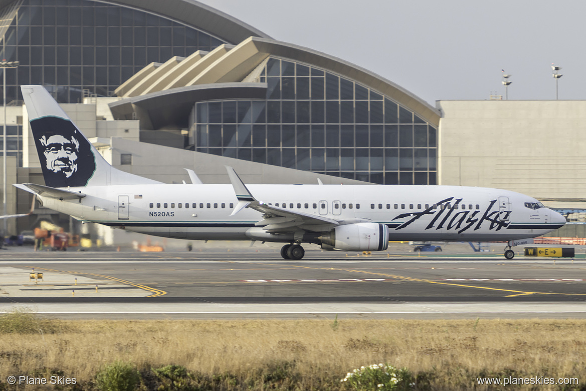 Alaska Airlines Boeing 737-800 N520AS at Los Angeles International Airport (KLAX/LAX)