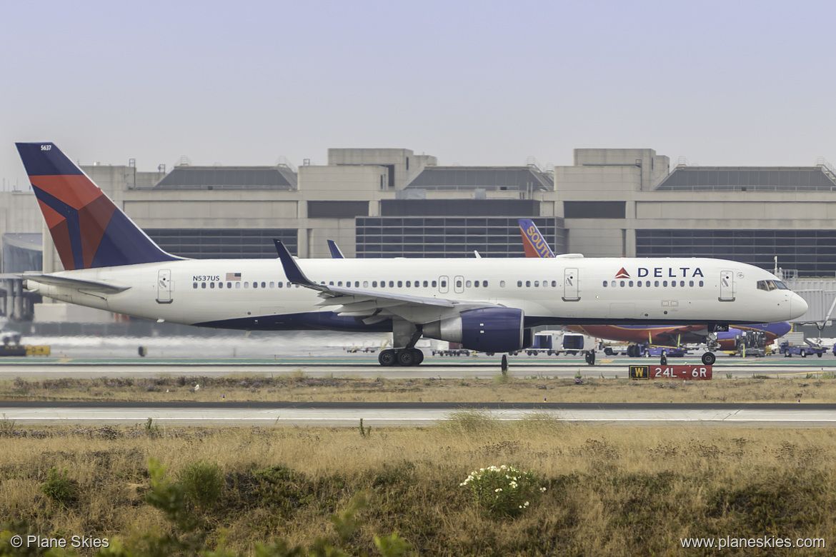 Delta Air Lines Boeing 757-200 N537US at Los Angeles International Airport (KLAX/LAX) Delta Air Lines Boeing 757-200 N537US at Los Angeles International Airport (KLAX/LAX)